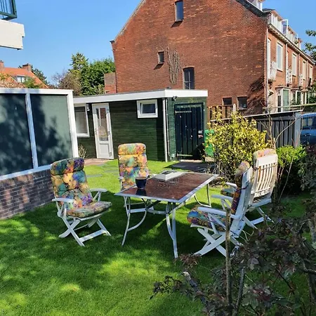 Cozy Garden House Kijkduin ベッド・アンド・ブレックファスト